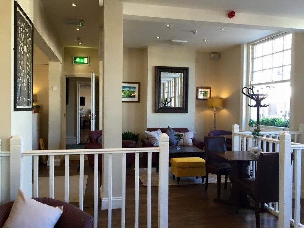 Oyo White Horse Hotel Storrington Экстерьер фото