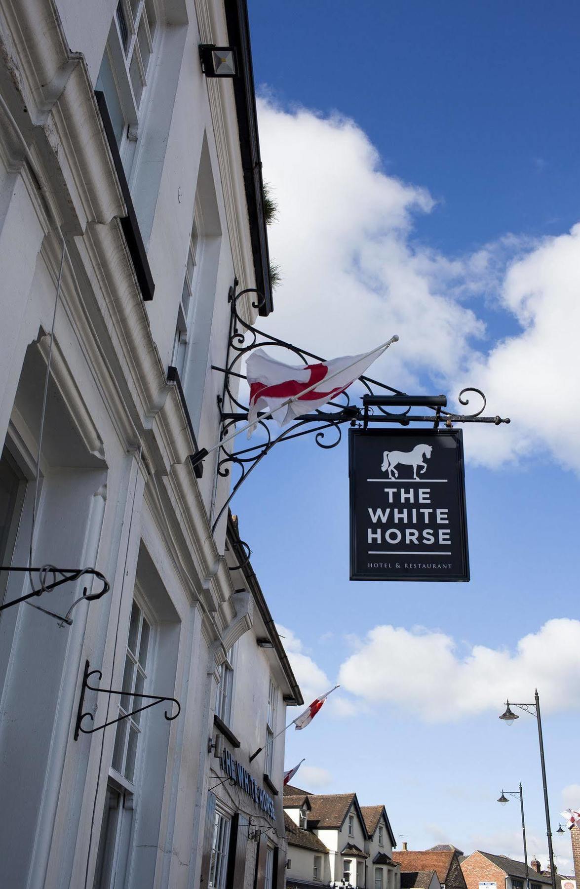 Oyo White Horse Hotel Storrington Экстерьер фото